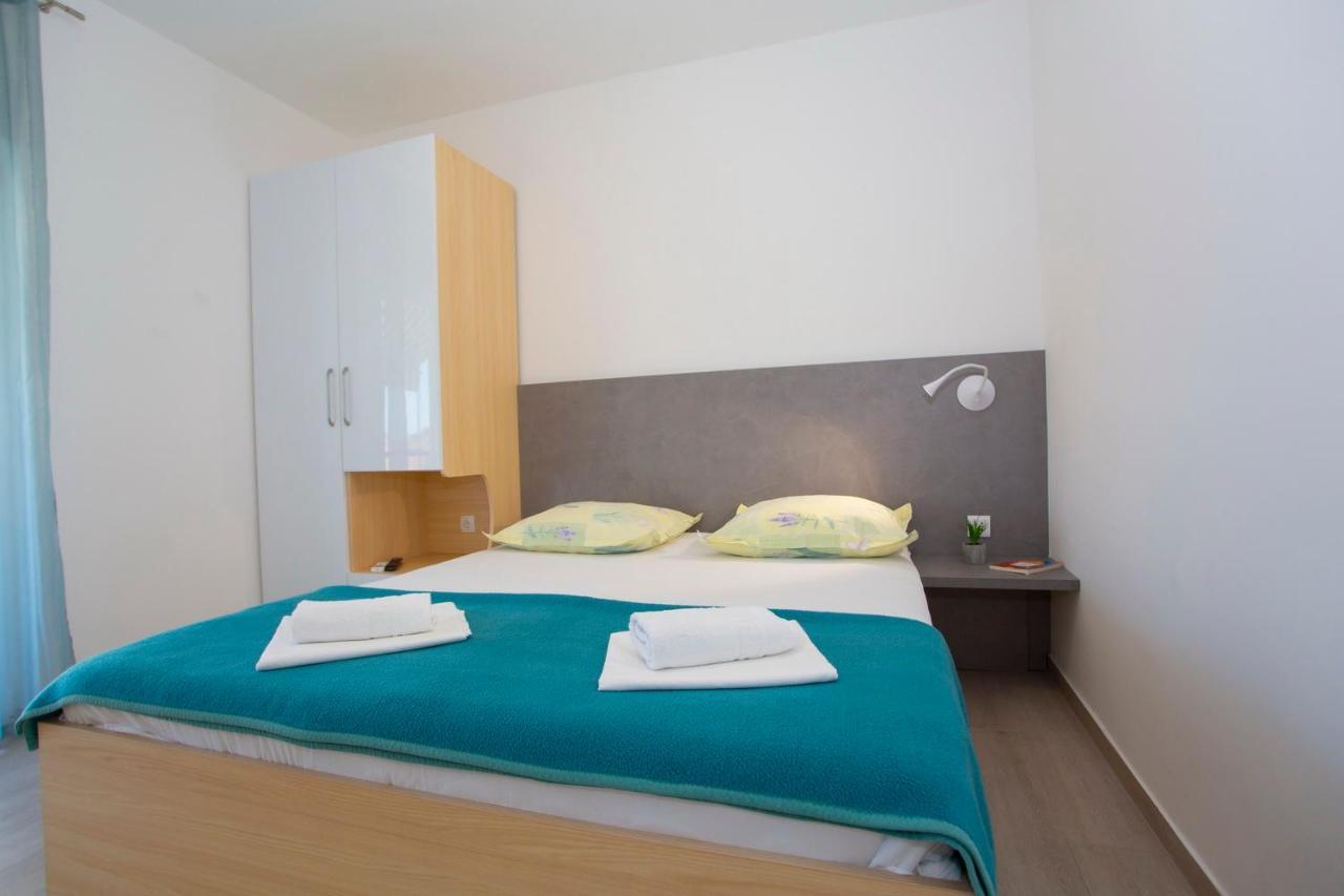 Apartments Loncar Tucepi Bagian luar foto