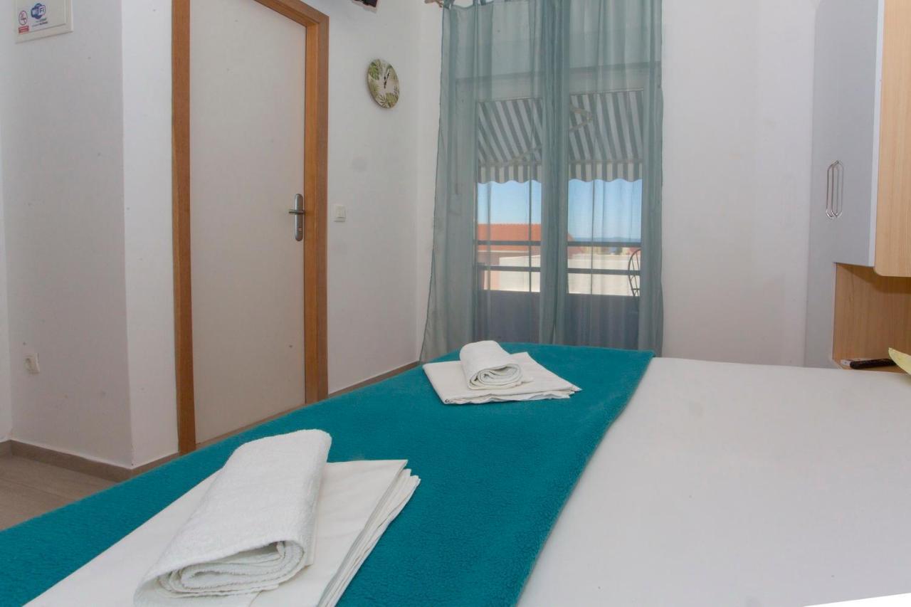 Apartments Loncar Tucepi Bagian luar foto
