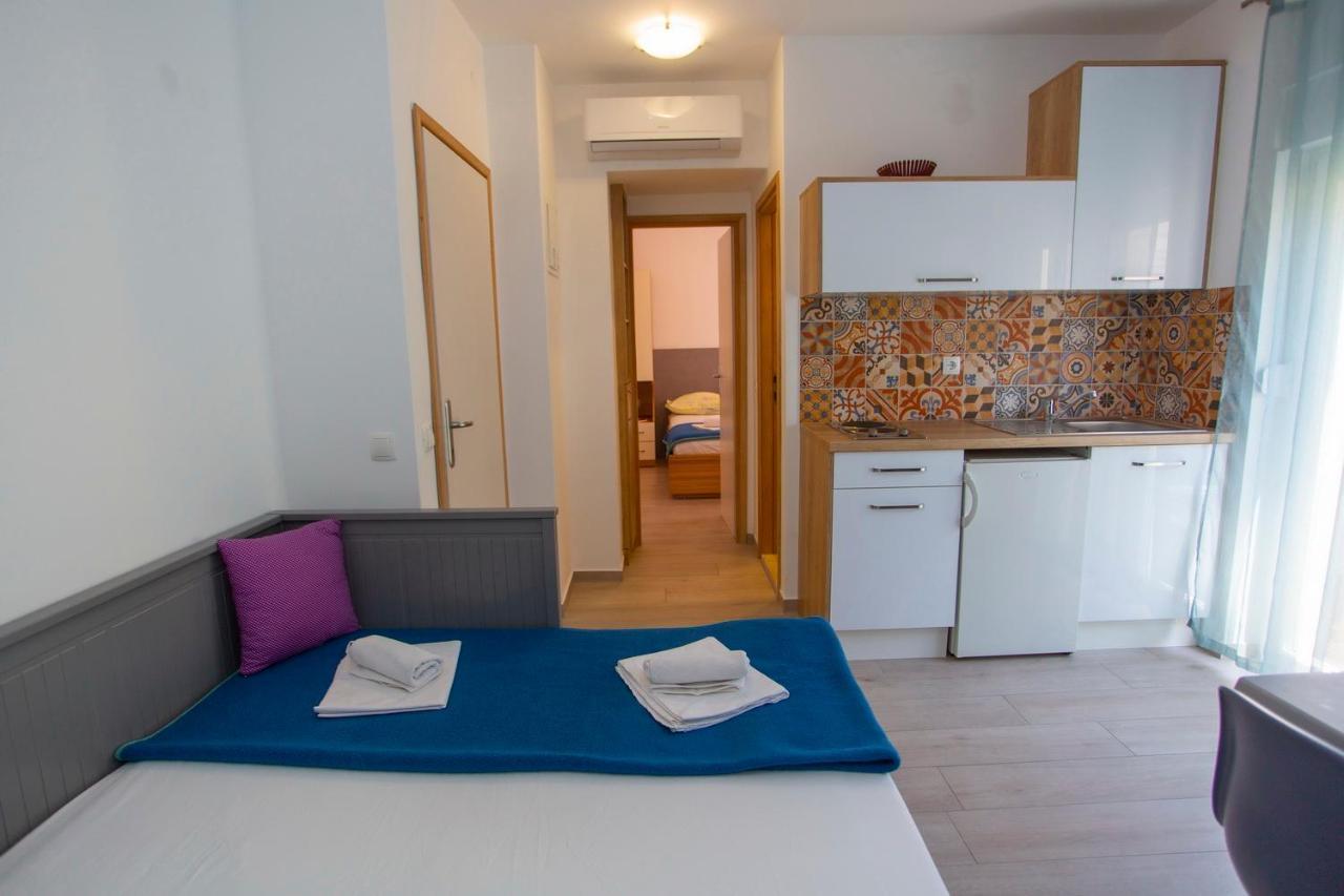 Apartments Loncar Tucepi Bagian luar foto