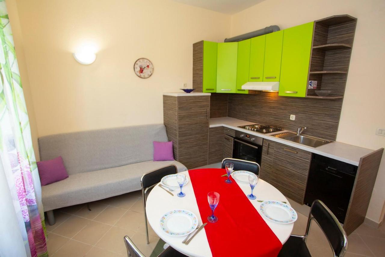 Apartments Loncar Tucepi Bagian luar foto