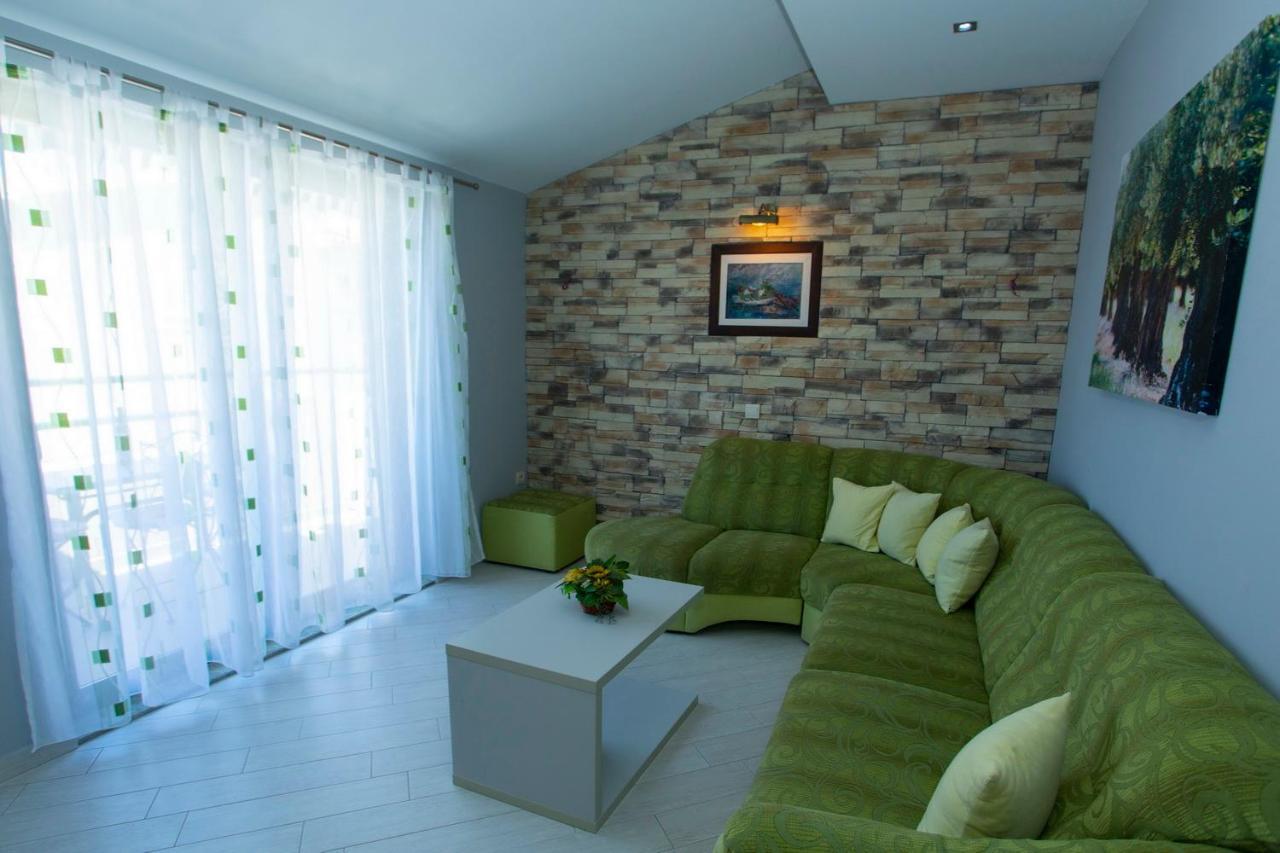 Apartments Loncar Tucepi Bagian luar foto