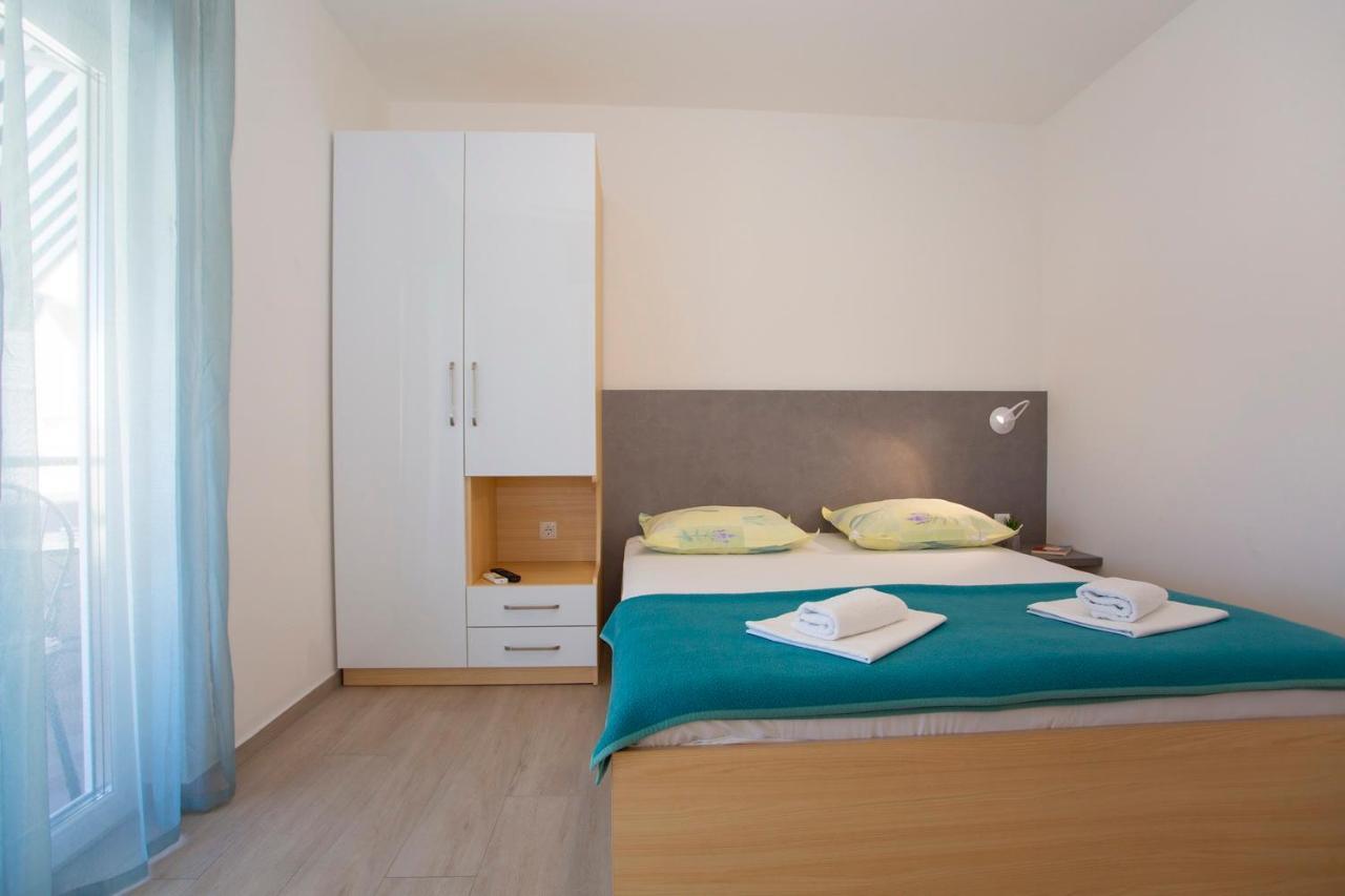 Apartments Loncar Tucepi Bagian luar foto