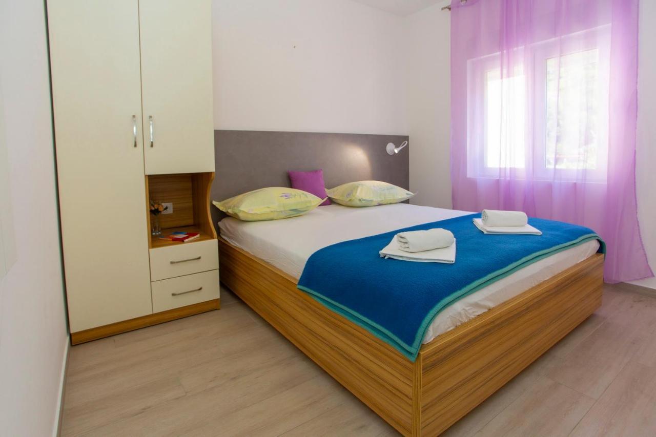 Apartments Loncar Tucepi Bagian luar foto