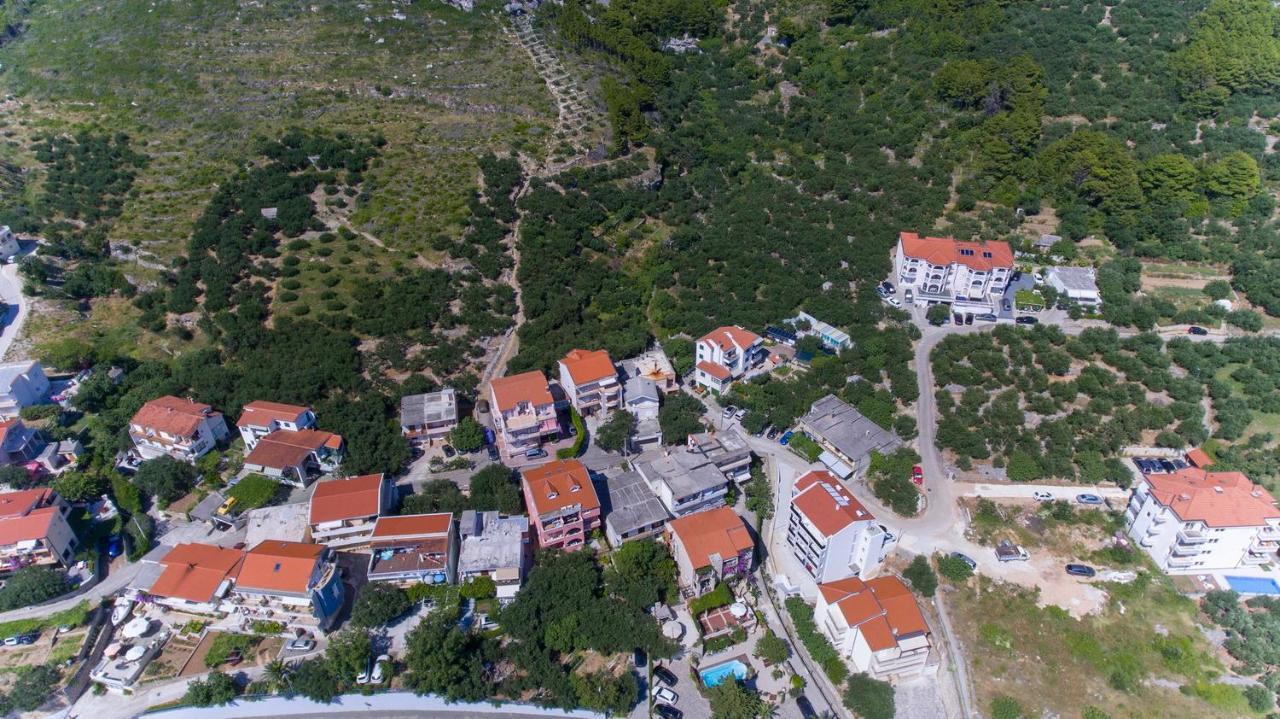 Apartments Loncar Tucepi Bagian luar foto